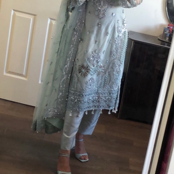 Fancy suit - Picture 3 of 4